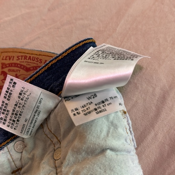 Vintage Levi 501 shorts with raw hem - Picture 10 of 10